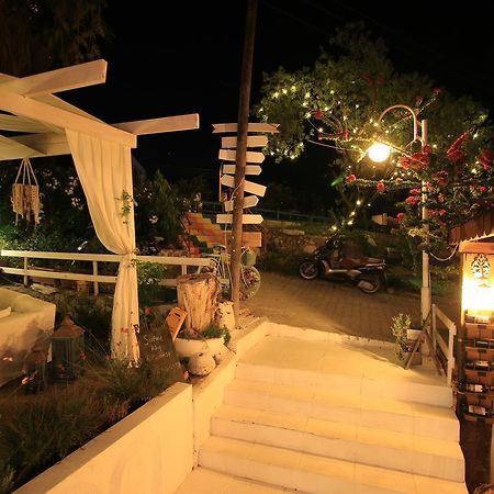 Fullmoon Rooms Cesme Çeşme Esterno foto