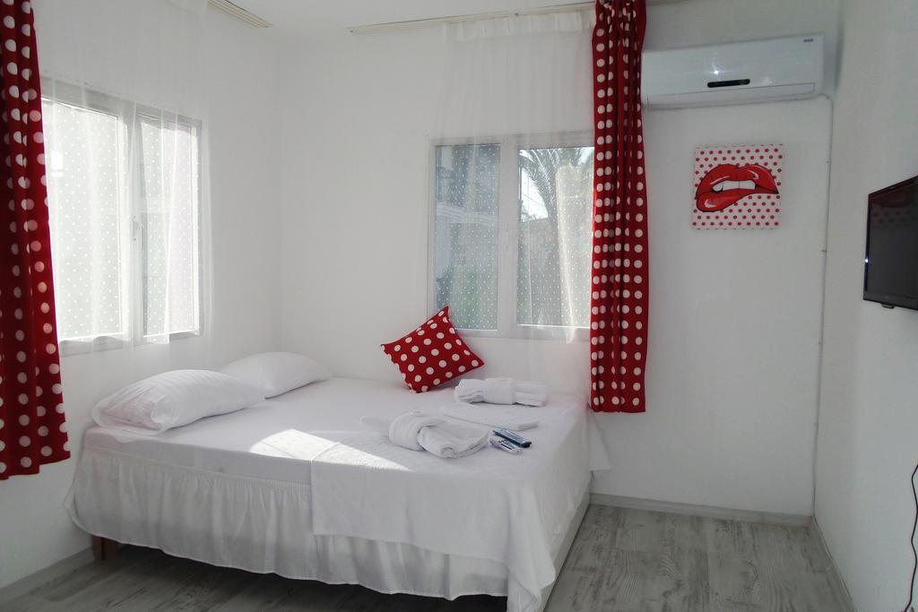Fullmoon Rooms Cesme Çeşme Esterno foto