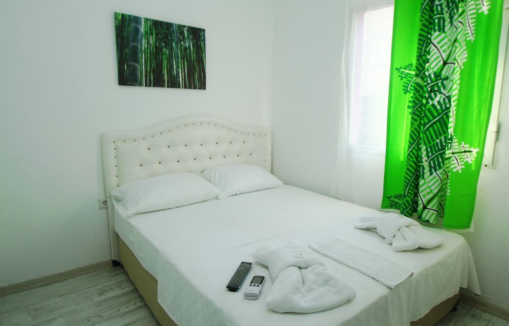 Fullmoon Rooms Cesme Çeşme Esterno foto