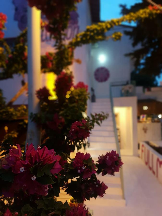 Fullmoon Rooms Cesme Çeşme Esterno foto