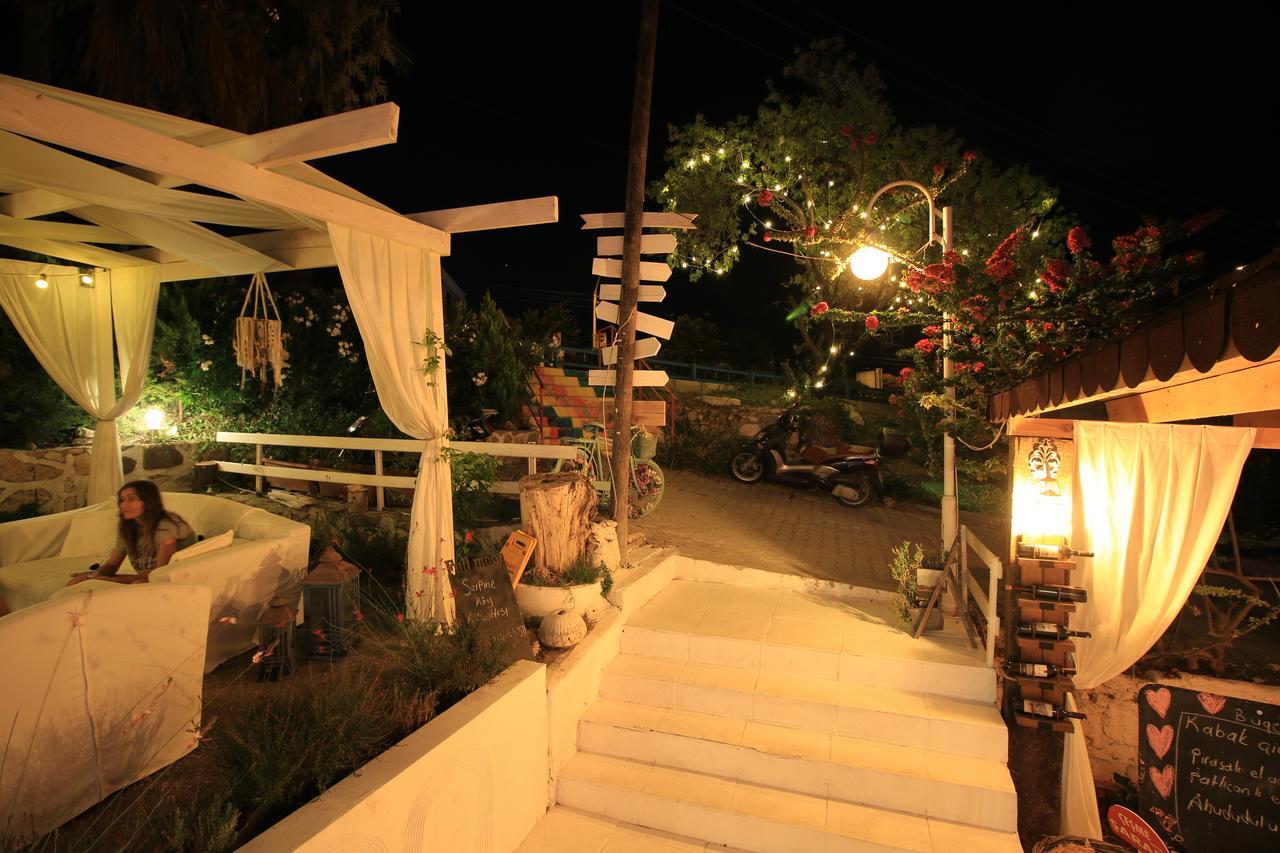 Fullmoon Rooms Cesme Çeşme Esterno foto